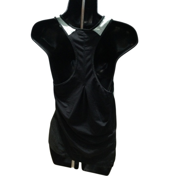 Lululemon - Picture 2 of 5
